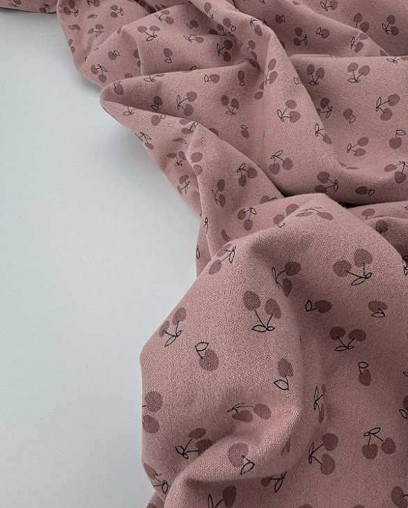 LISA 24007 C 002 Тепла бавовна принт фрукти,ягоди, овочі вишеньки на рожево-пудровому 100% бавовна 1