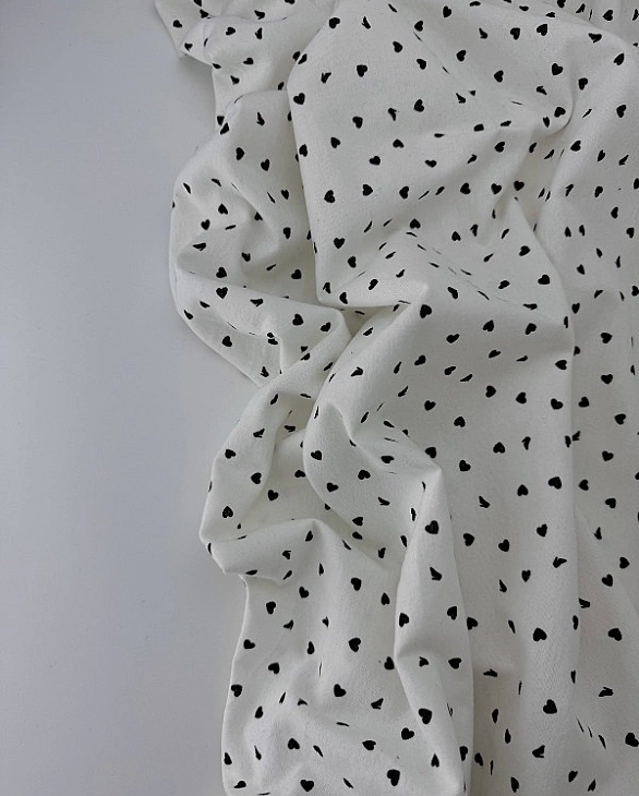 LISA-19 708 Тепла бавовна принт LOVE сердечки з туфелькою дрібні чорні на білому 100% бавовна 150 см