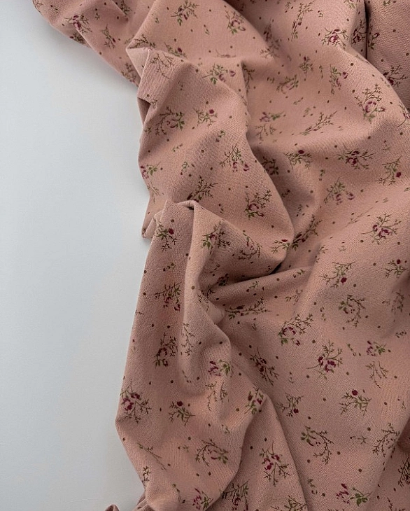 LISA-28 701 Тепла бавовна принт квіти гілочки троянди з крапочками на пудровому 100% бавовна 150 см