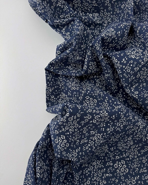 LISA-7 703 Тепла бавовна принт квіти ромашкове поле на синьому 100% бавовна 150 см 150 грам/м.кв.