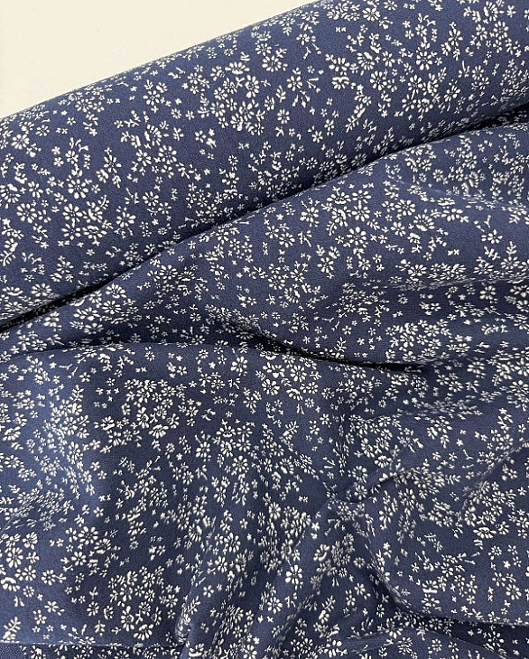 LISA-7 703 Тепла бавовна принт квіти ромашкове поле на синьому 100% бавовна 150 см 150 грам/м.кв.