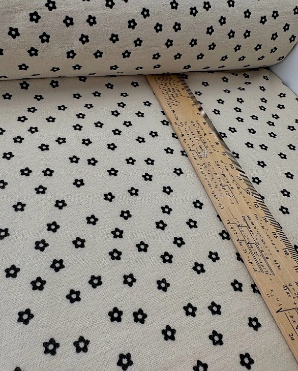 LISA-16 702 Тепла бавовна принт квіти ромашки дрібні чорні на айворі 100% бавовна 150 см 150 грам/м.