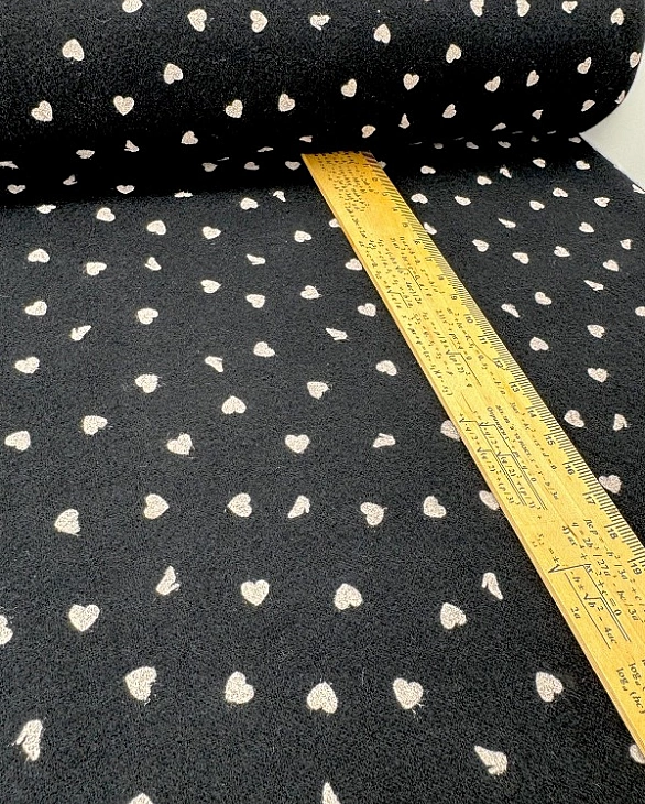 LISA-19 701 Тепла бавовна принт LOVE сердечки з туфелькою дрібні білі на чорному 100% бавовна 150 см