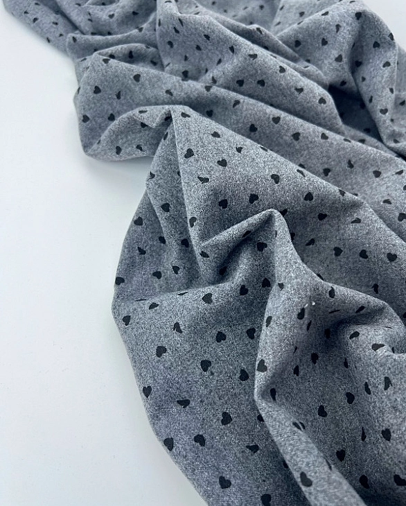 LISA-19 702 Тепла бавовна принт LOVE сердечки з туфелькою дрібні чорні на сірому 100% бавовна 150 см