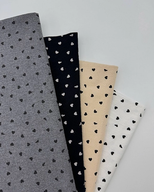 LISA-19 702 Тепла бавовна принт LOVE сердечки з туфелькою дрібні чорні на сірому 100% бавовна 150 см