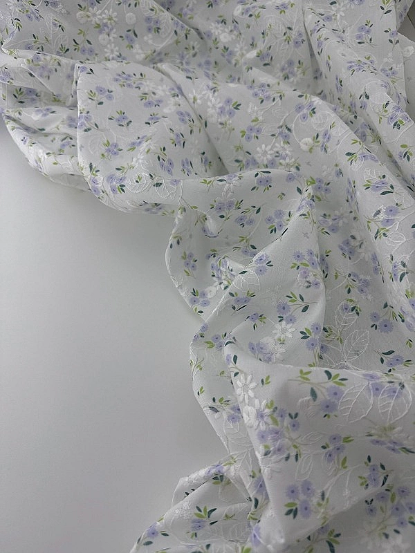 CANDY-C190 батист принт квіти вишивка волошки фіолетові на молочному 100% бавовна 135см 90-100 грам/