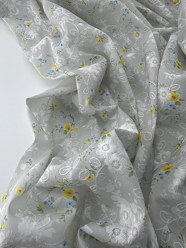 CANDY-C186 батист принт квіти Вишивка жовті і блакитні на сірому 100% бавовна 135см 90-100 грам/м.кв