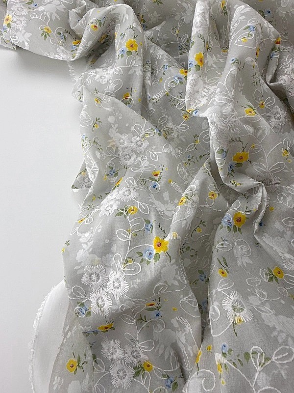 CANDY-C186 батист принт квіти Вишивка жовті і блакитні на сірому 100% бавовна 135см 90-100 грам/м.кв