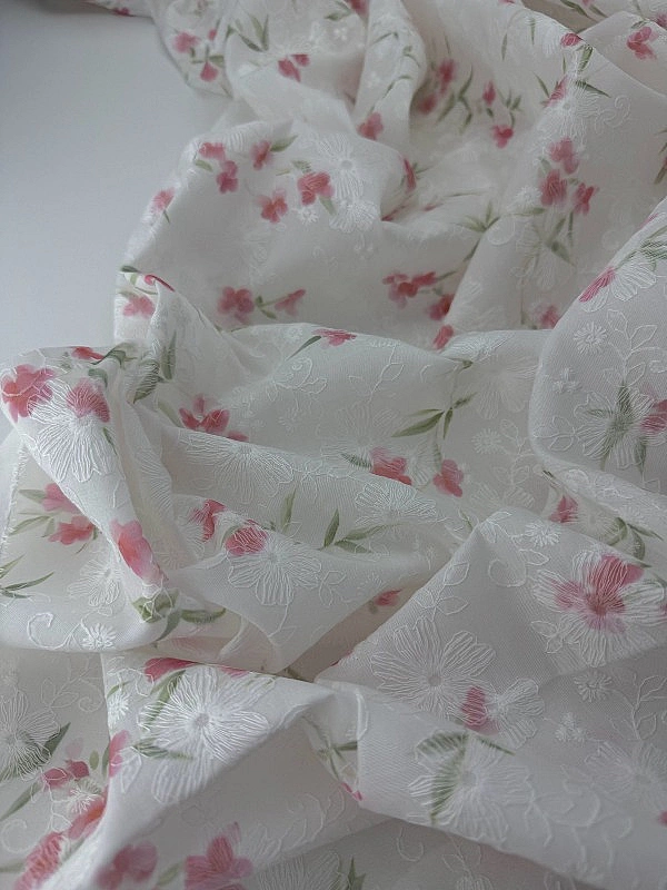 CANDY-C174 батист принт квіти вишивка акварельні коралові на молочному 100% бавовна 135см 90-100 гра