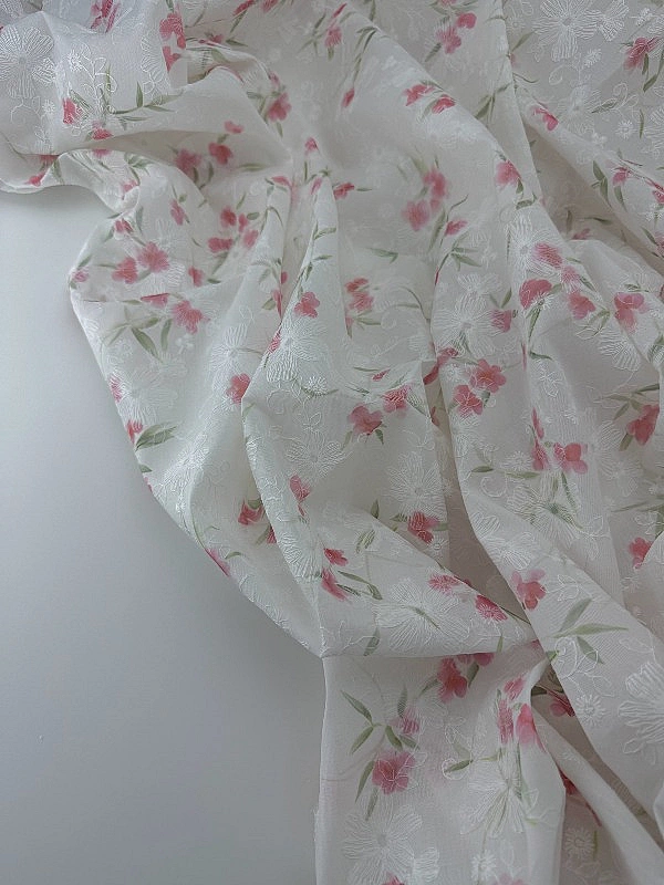 CANDY-C174 батист принт квіти вишивка акварельні коралові на молочному 100% бавовна 135см 90-100 гра