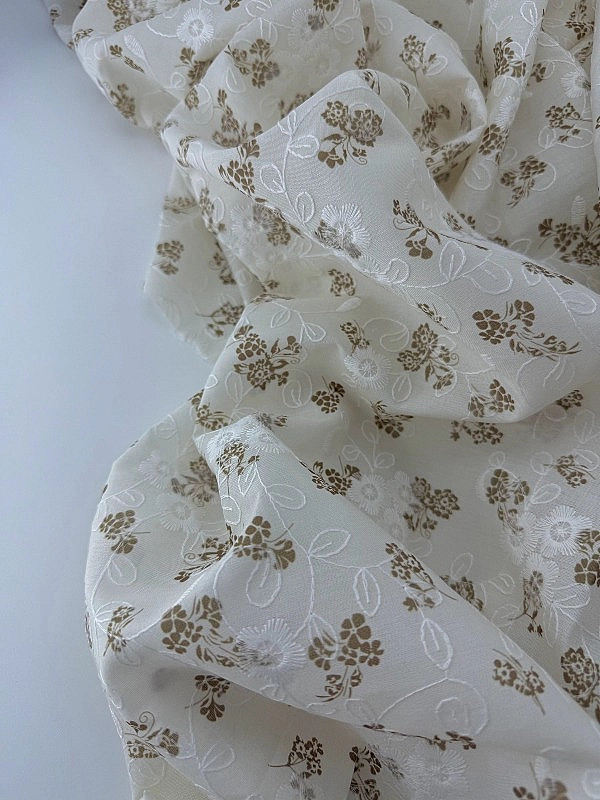 CANDY-C185 батист принт квіти Вишивка бежеві на айворі 100% бавовна 135см 90-100 грам/м.кв.