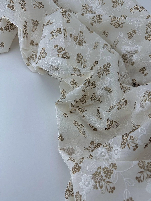 CANDY-C185 батист принт квіти Вишивка бежеві на айворі 100% бавовна 135см 90-100 грам/м.кв.