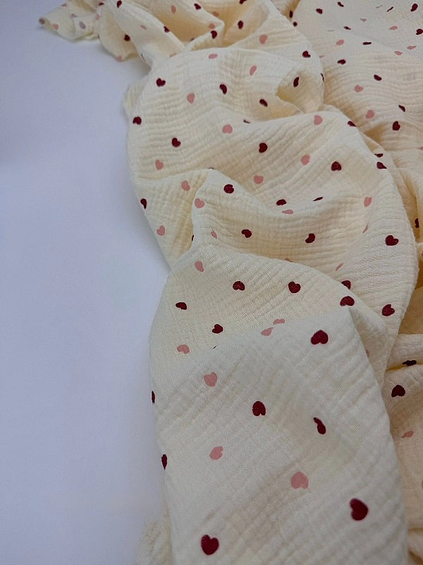 M 310 C3 Муслін жатка 2-х шаровий принт LOVE сердечки дрібні кольорові на айворі 100% бавовна 135-14