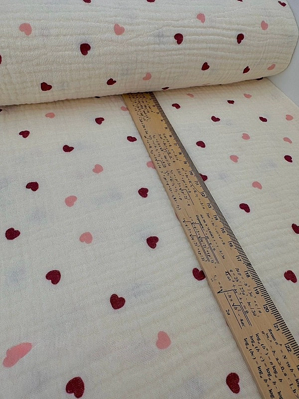 M 310 C3 Муслін жатка 2-х шаровий принт LOVE сердечки дрібні кольорові на айворі 100% бавовна 135-14