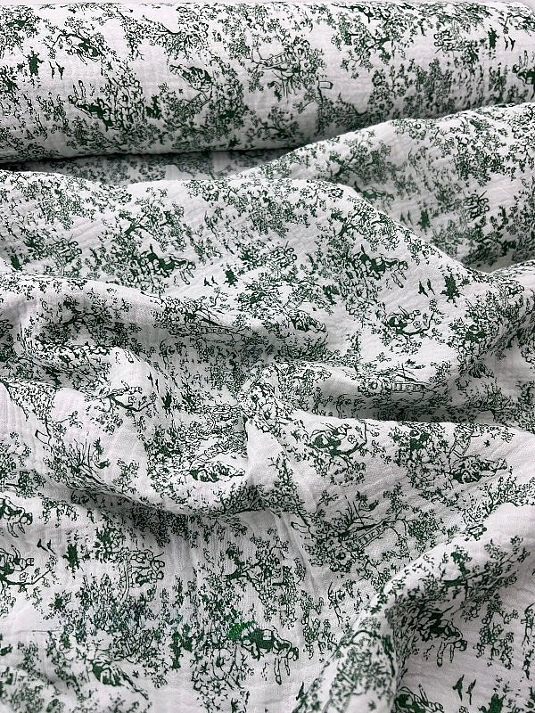 M 105 C2 Муслін жатка 2-х шаровий принт Діор зелений на молочному 100% бавовна 135-140 см 125-135 гр