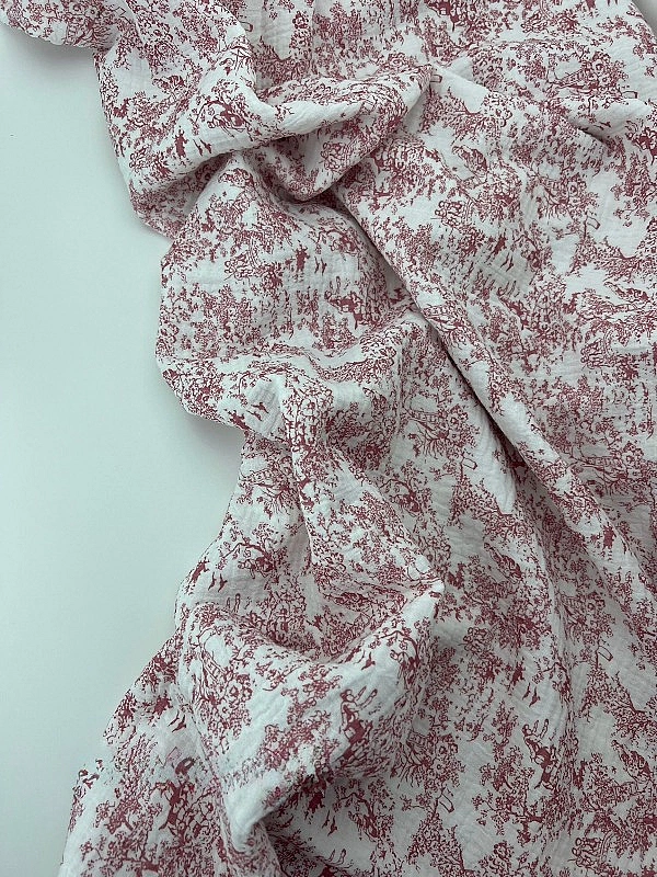 M 106 C2 Муслін жатка 2-х шаровий принт Діор рожевий на молочному 100% бавовна 135-140 см 125-135 гр