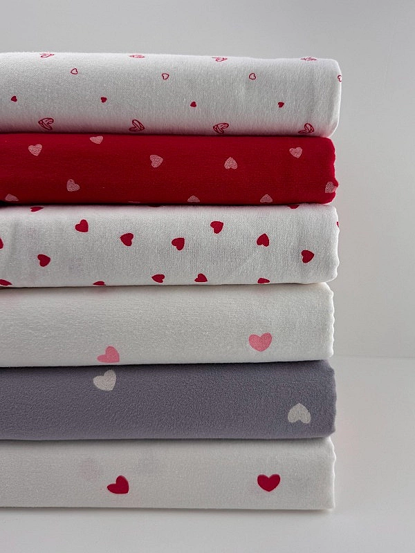 F 14 C2 фланель принт LOVE сердечки червоні намальовані на білому 100% бавовна 150 см 150-160 грам/м