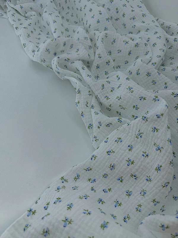 M 01701 C02 | RAINBOW-C01 Муслін жатка 2-х шаровий принт квіти блакитні дрібні на молочному 100% бав