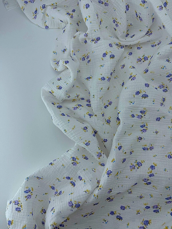 M 04801 C02 | RAINBOW-C04 Муслін жатка 2-х шаровий принт квіти бутони фіолетові на молочному 100% ба