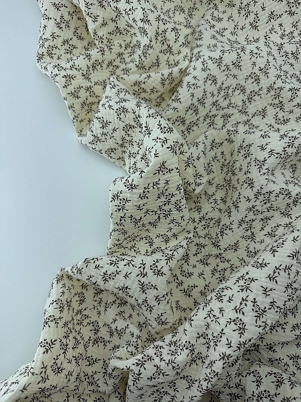 MR C06001 | RAINBOW-C06001 Муслін жатка 2-х шаровий принт квіти коричневі з гілочками на айворі 100%