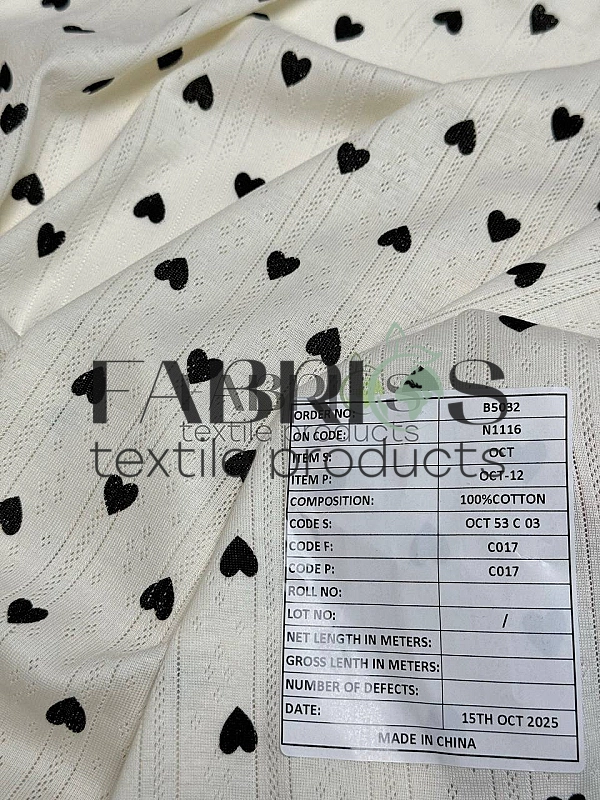 OCT 53 C 03 Ажурний трикотаж  принт LOVE чорні сердечки на айворі 100% бавовна  175-180 см 170 грам/